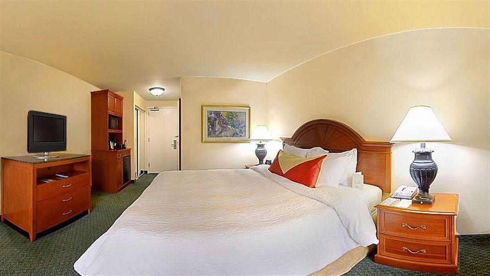 Hilton Garden Inn Baton Rouge Airport Bagian luar foto