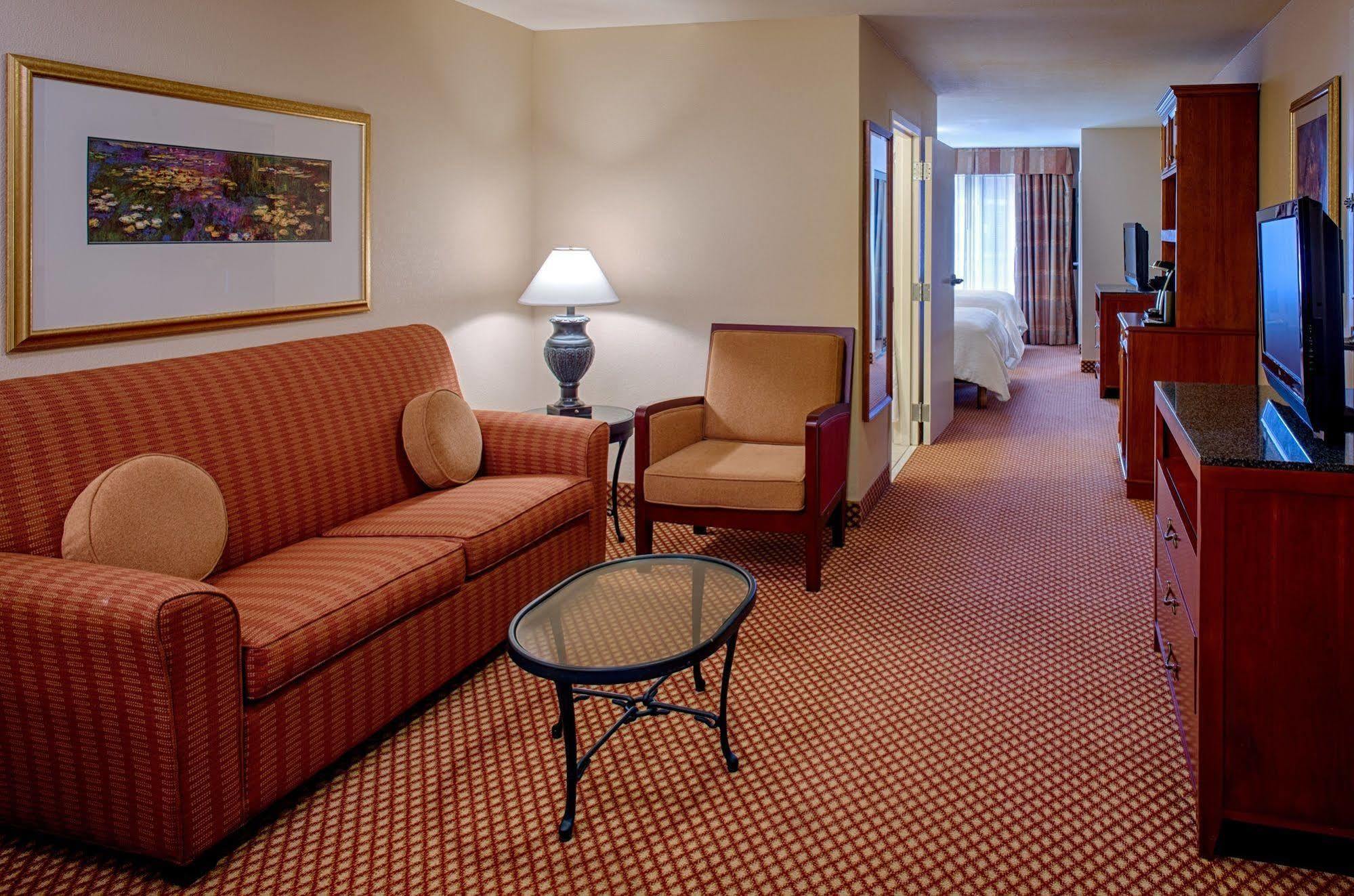 Hilton Garden Inn Baton Rouge Airport Bagian luar foto